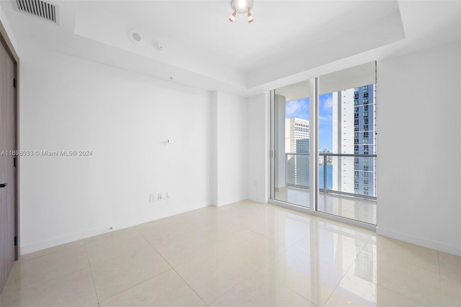 300 S Biscayne Blvd # 2212 Unit: T-2212