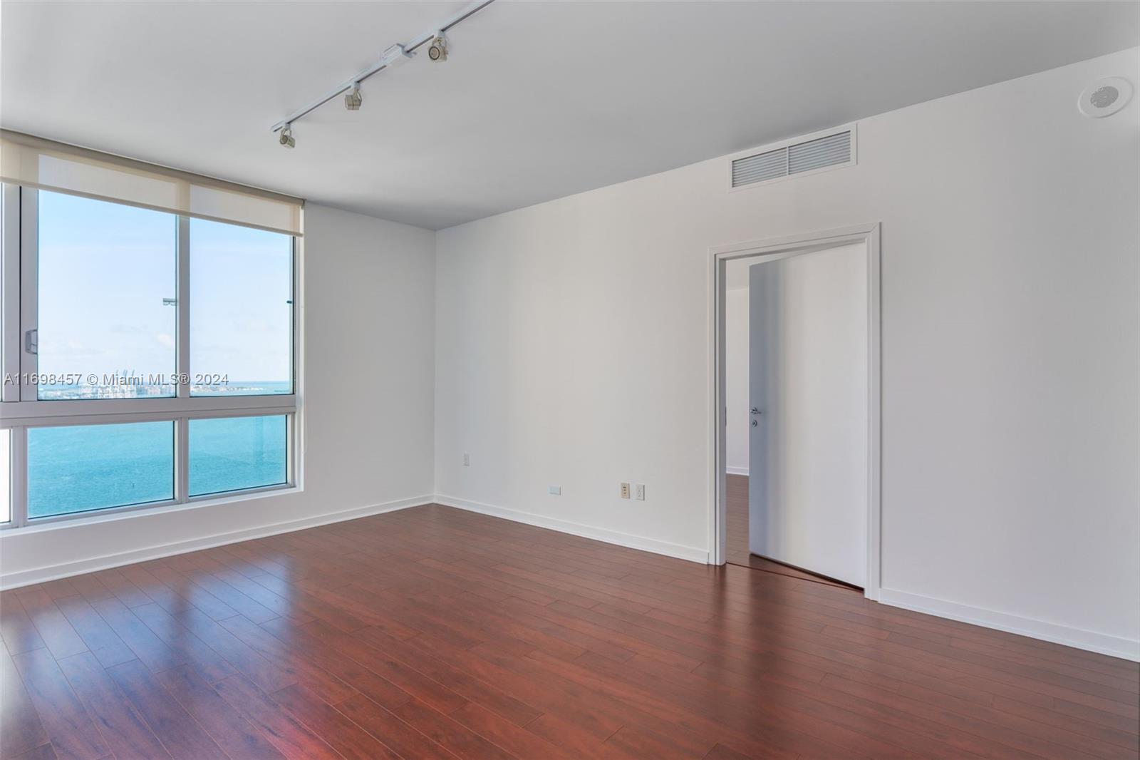 300 S Biscayne Blvd # 2614 Unit: T-2614