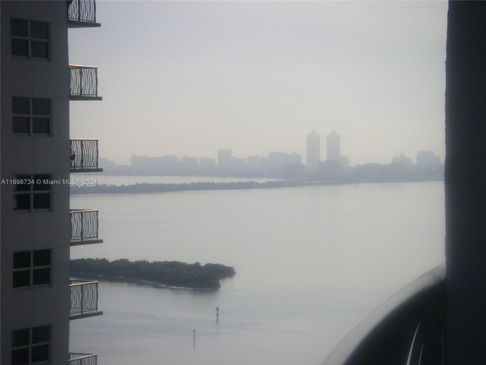 1750 N Bayshore Dr # 2811