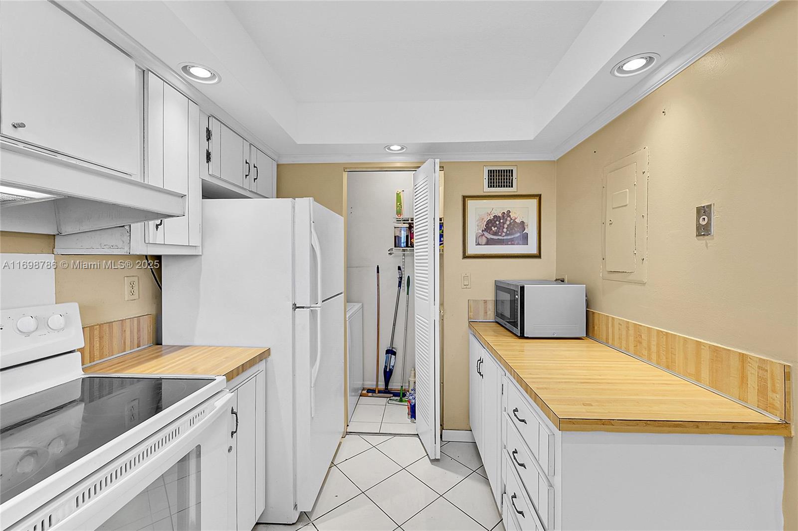 5900 NW 44th St # 704