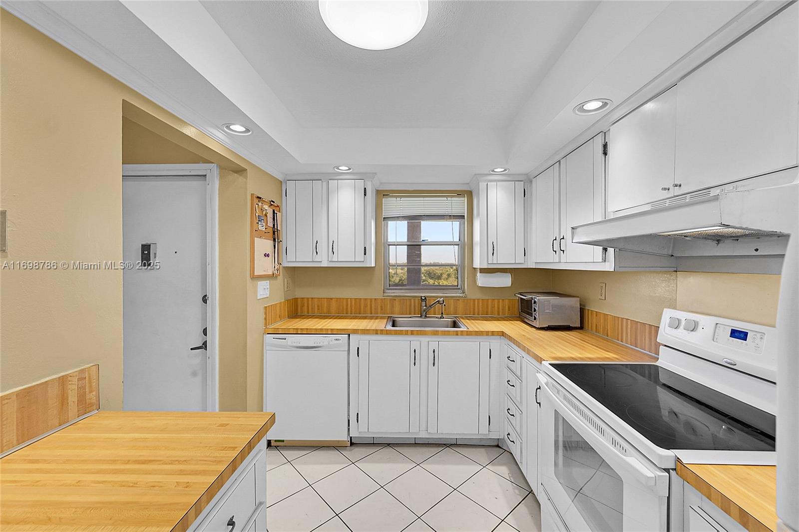 5900 NW 44th St # 704