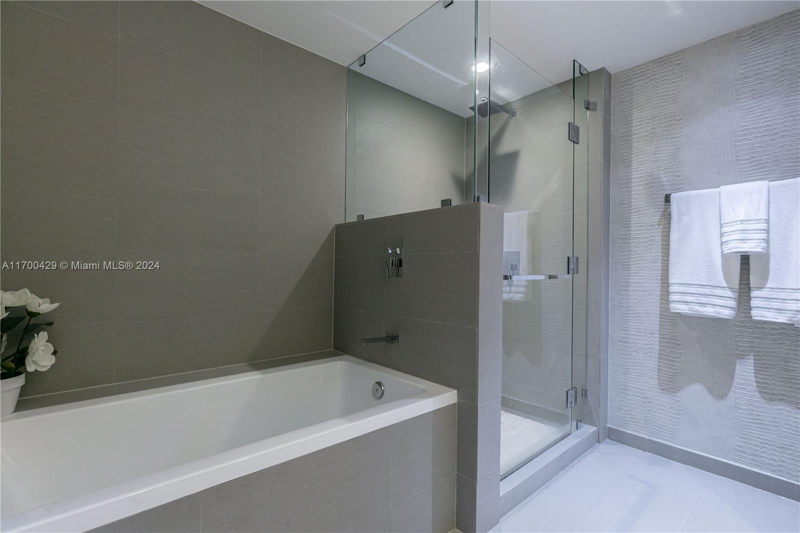 1080 Brickell Ave # 3800