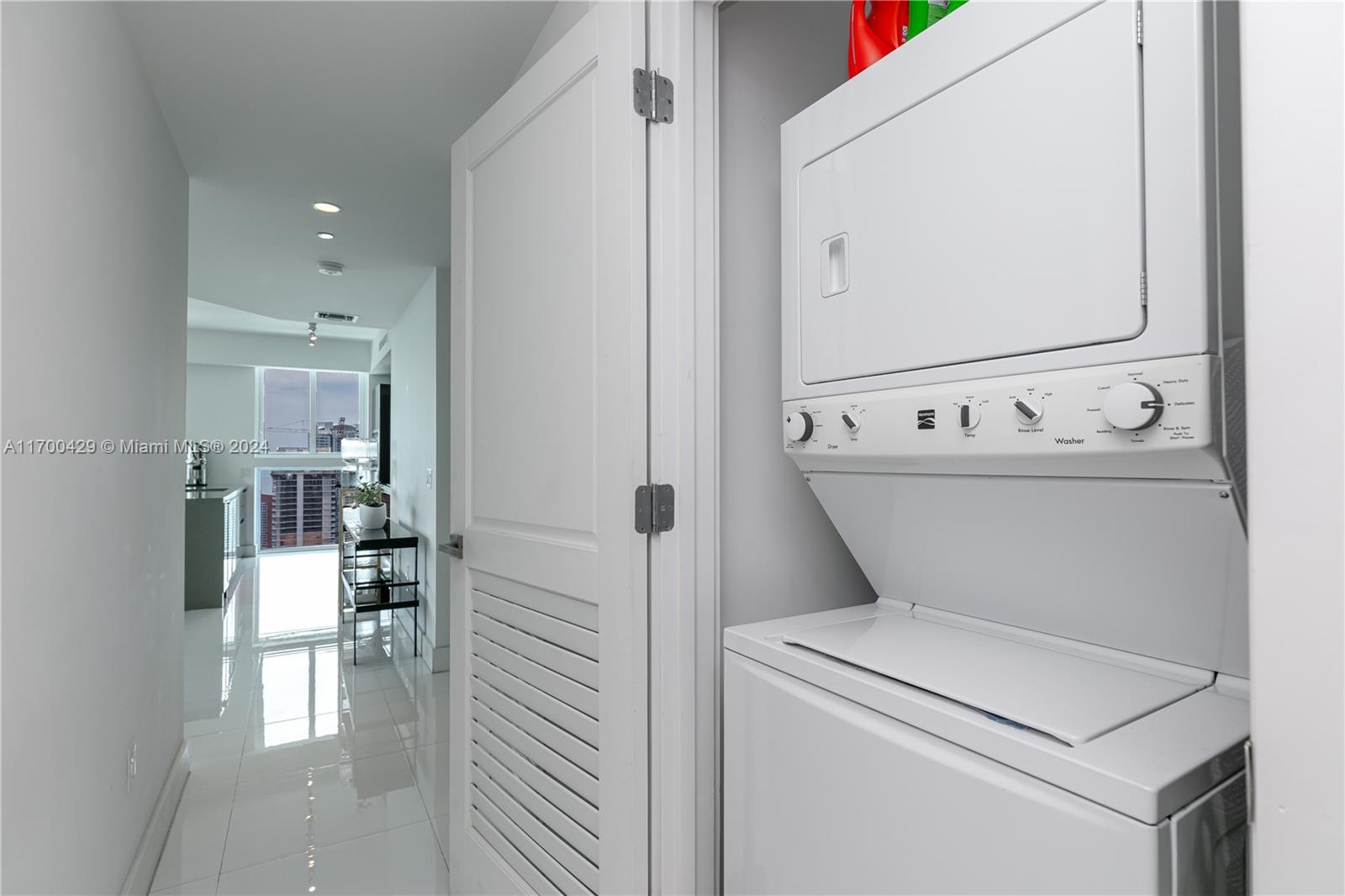 1080 Brickell Ave # 3800