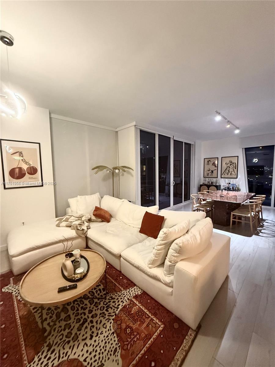 601 NE 27th St # 1202