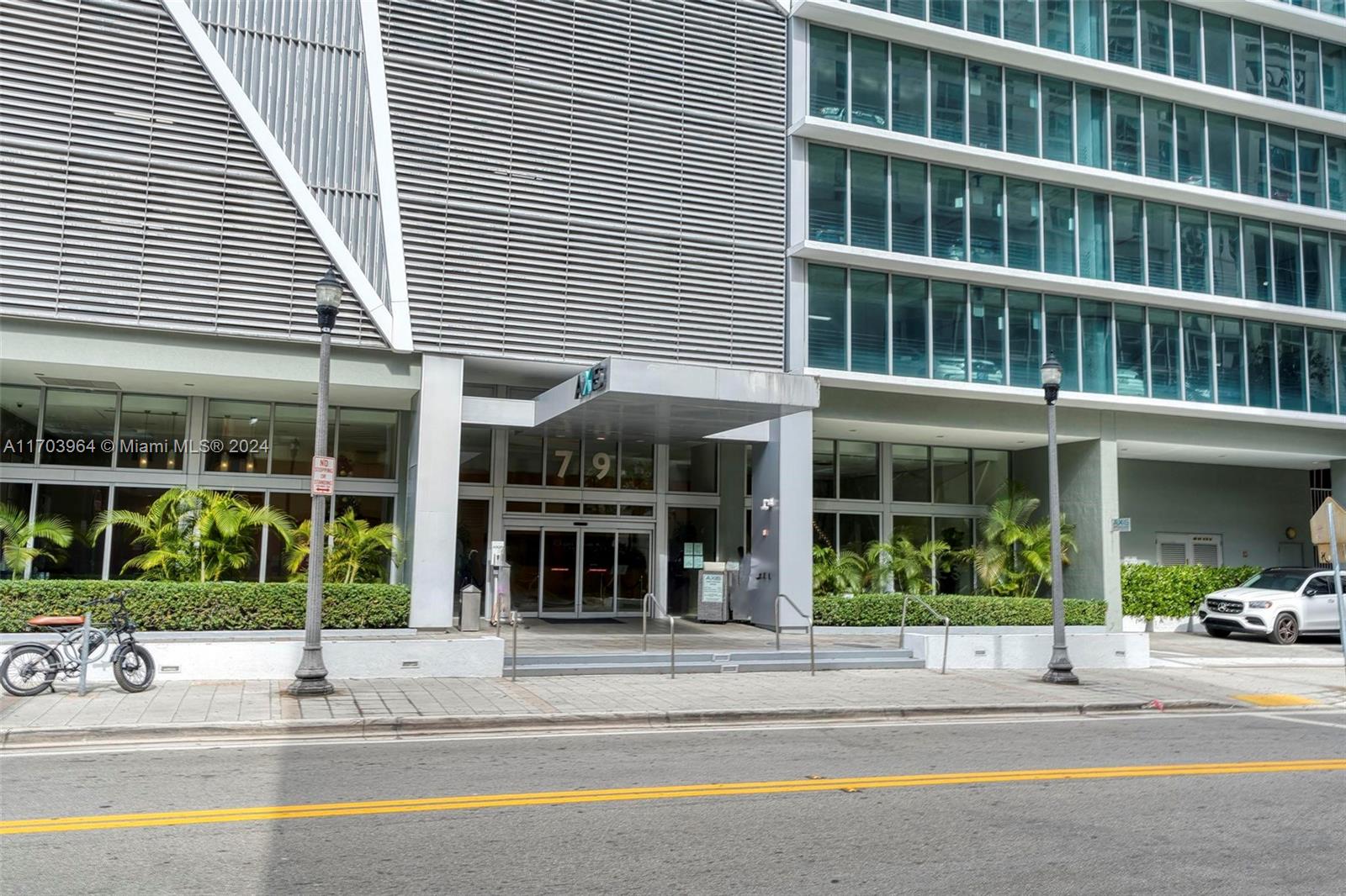 79 SW 12th St Unit: 2302-S