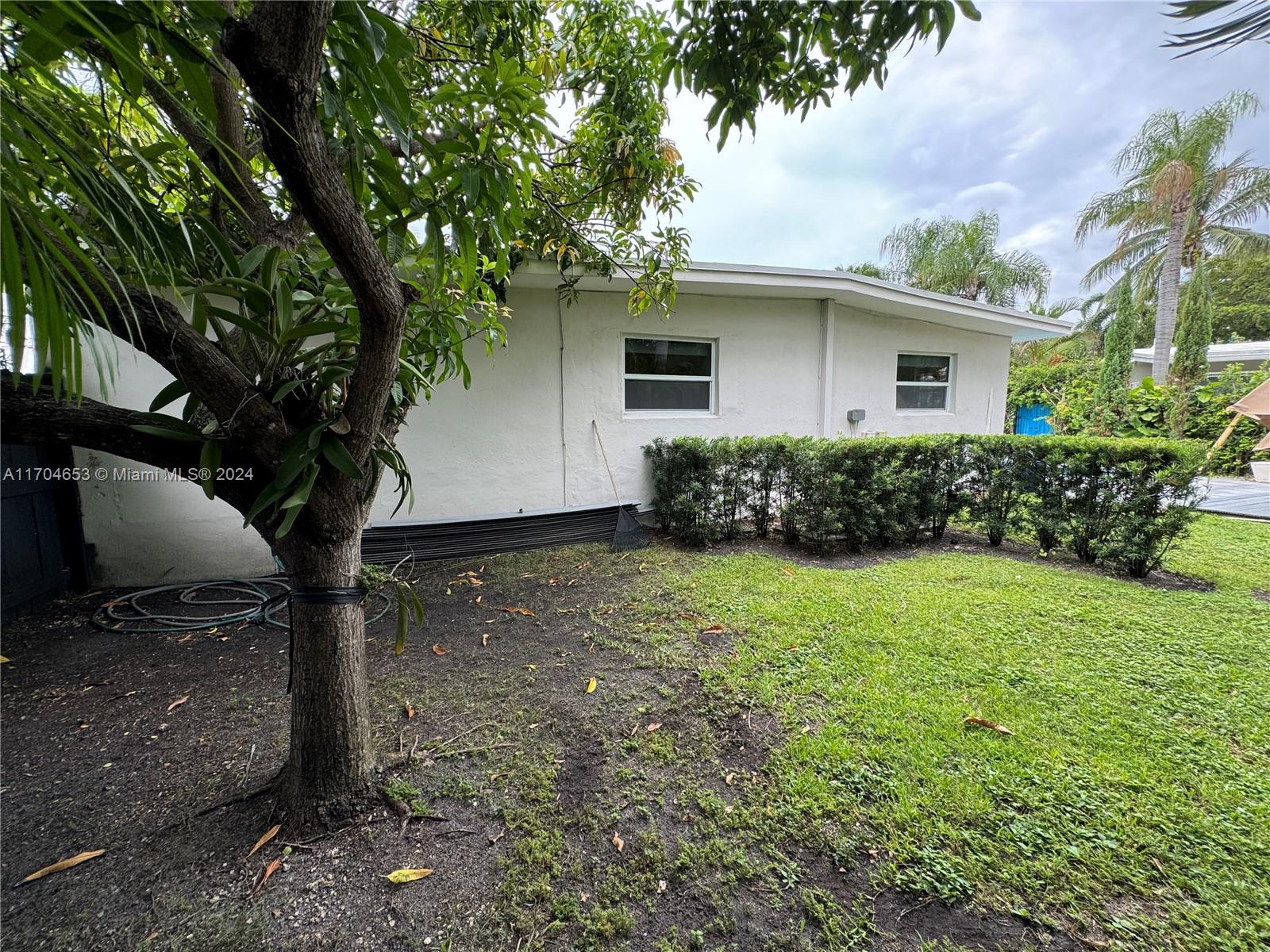 2075 S Hibiscus Dr