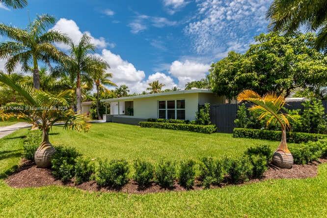 2075 S Hibiscus Dr