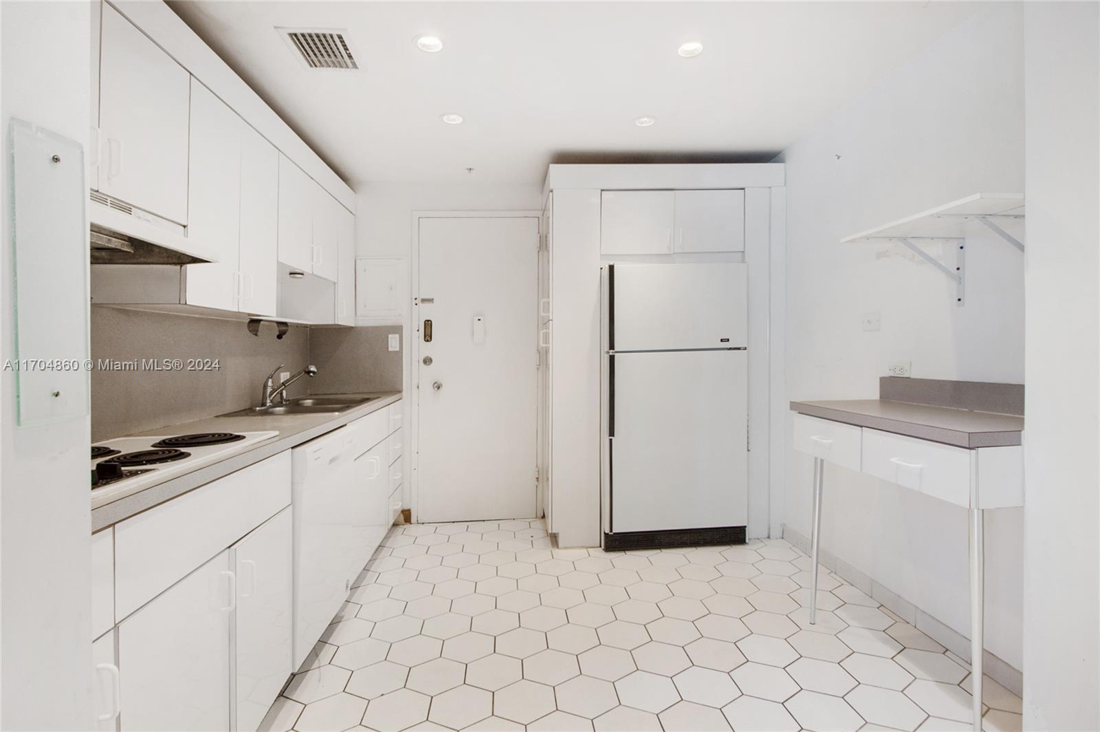 5055 Collins Ave # 6A