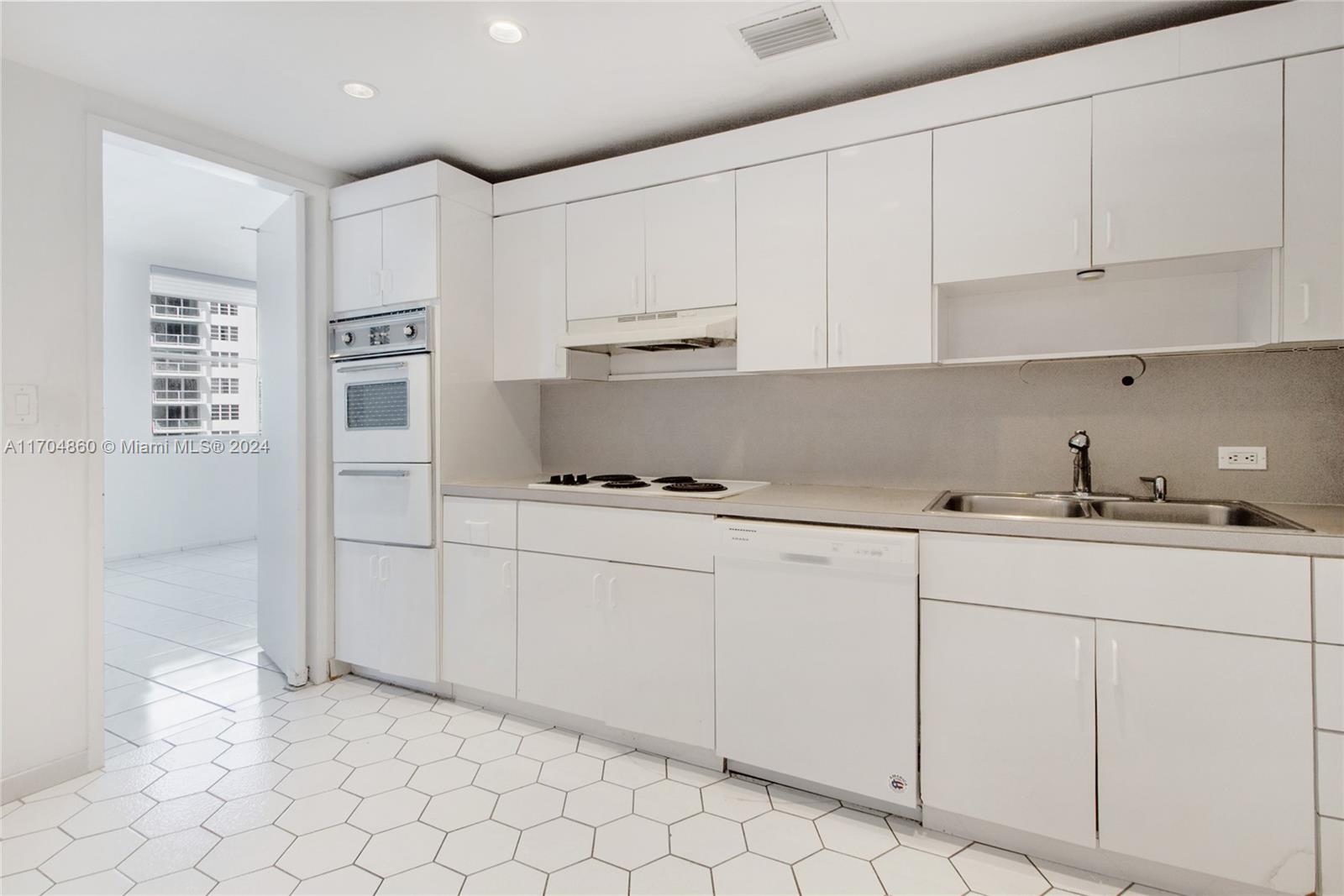 5055 Collins Ave # 6A