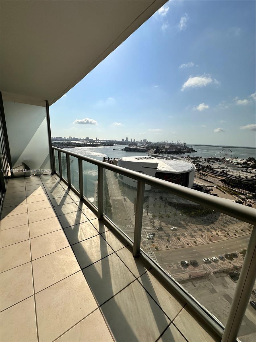 888 Biscayne Blvd # 2402