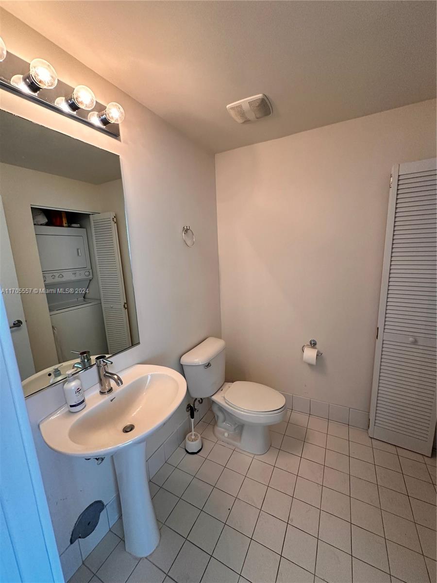 888 Biscayne Blvd # 2402