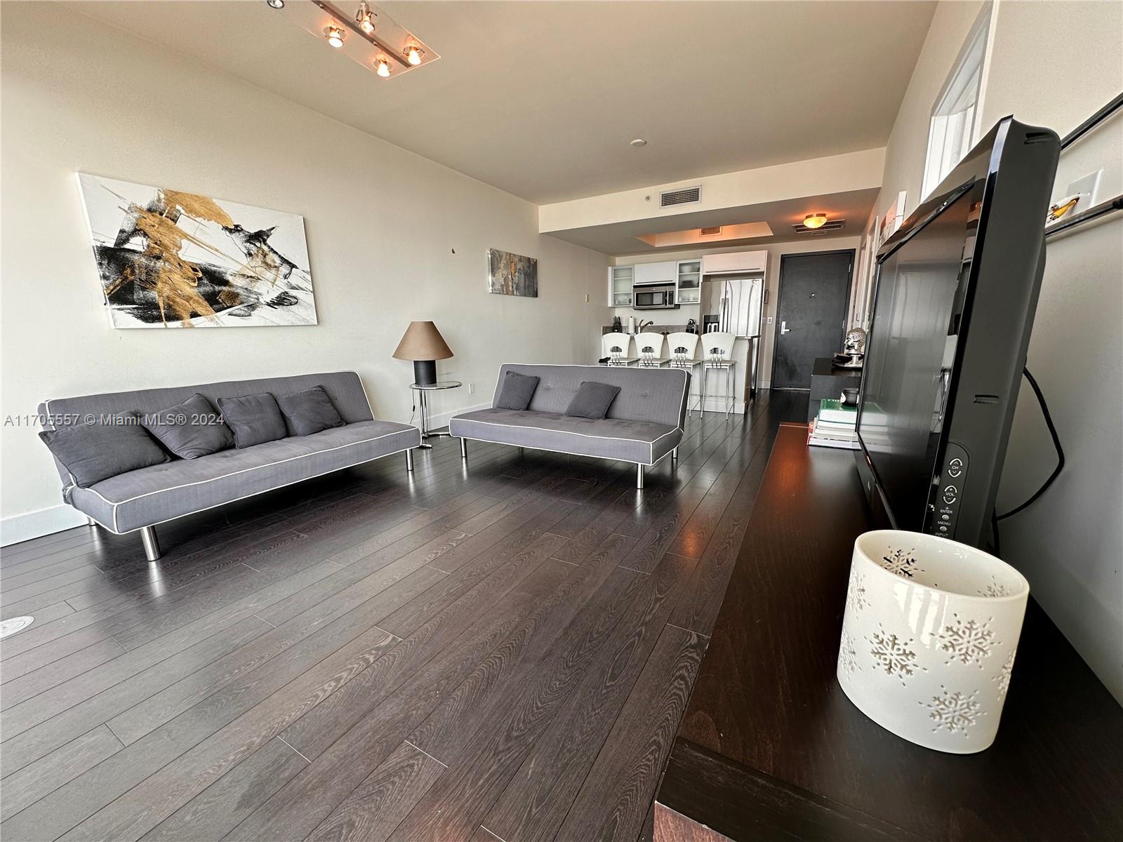888 Biscayne Blvd # 2402