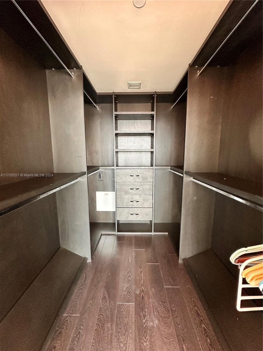 888 Biscayne Blvd # 2402