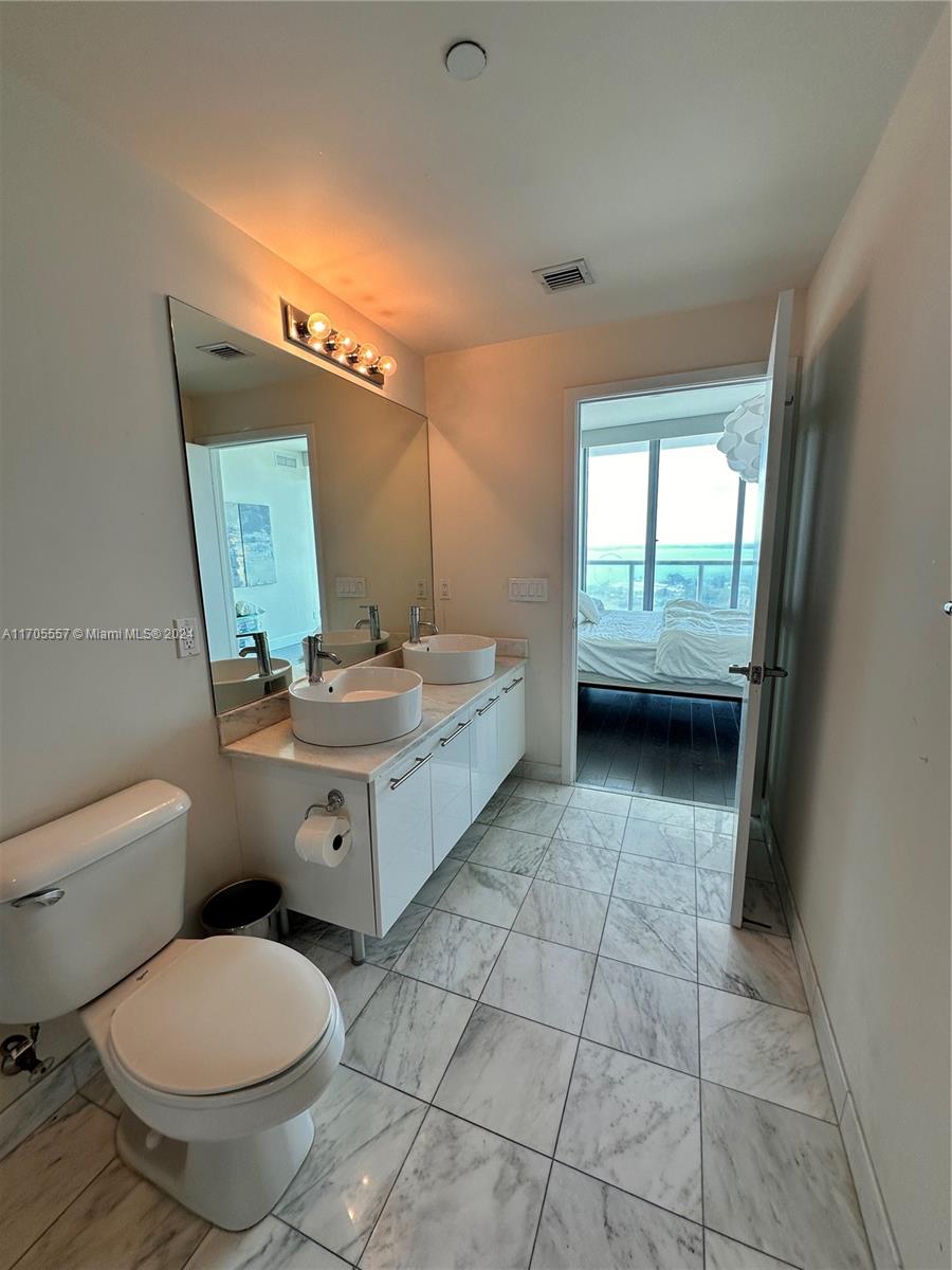 888 Biscayne Blvd # 2402