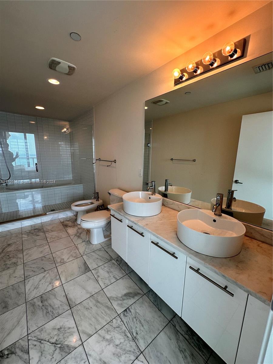 888 Biscayne Blvd # 2402