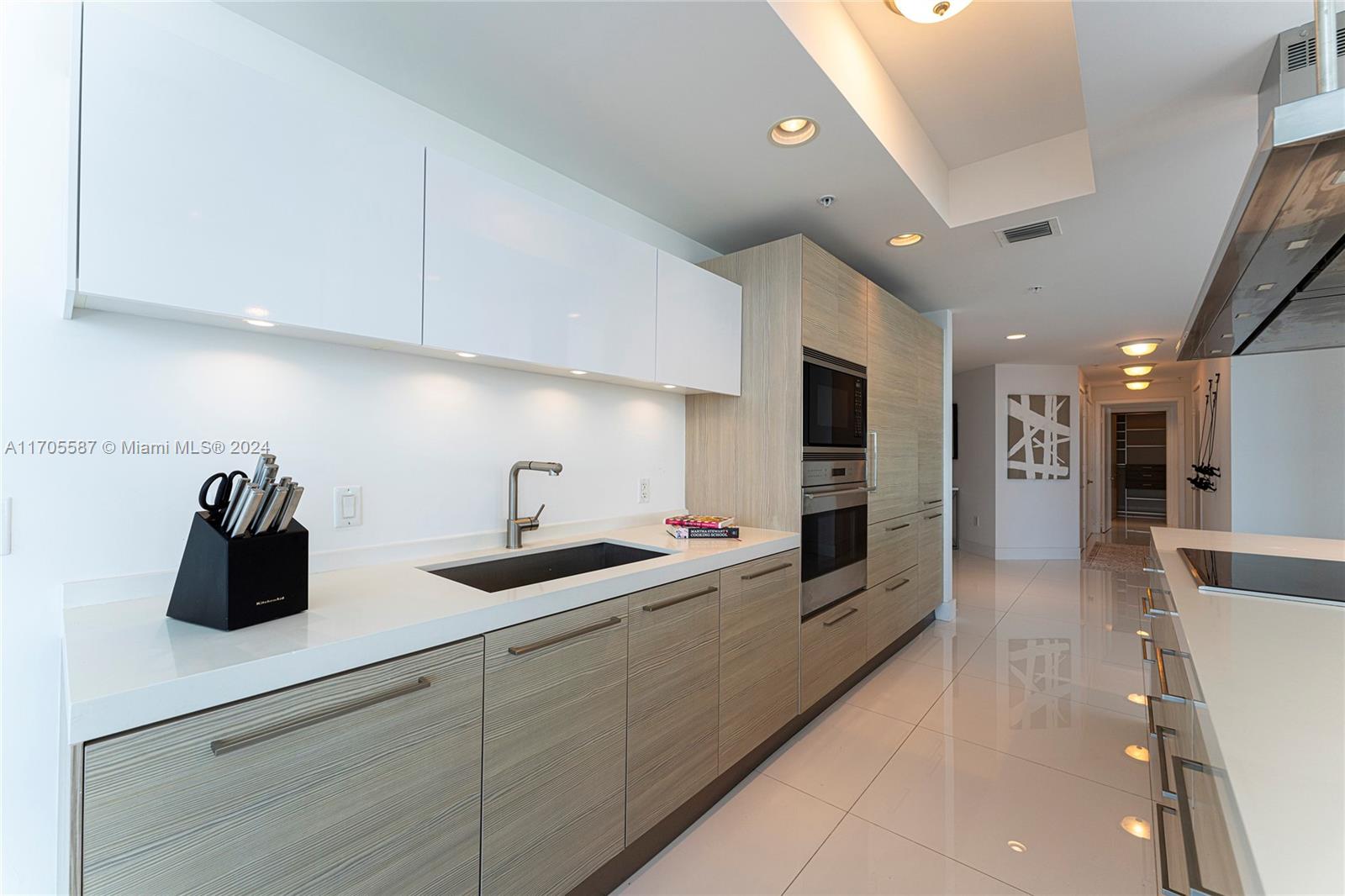 17111 Biscayne Blvd # 2109