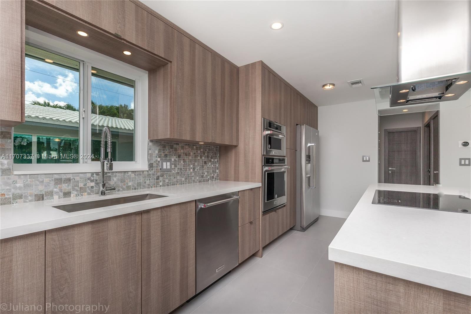 2706 NE 32nd Ave # 1