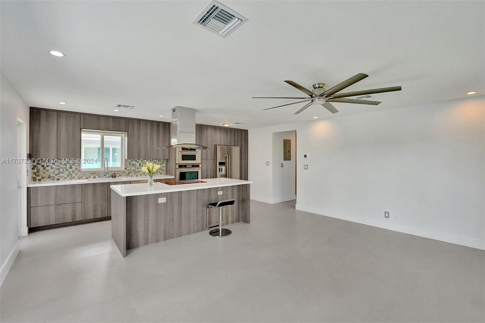 2706 NE 32nd Ave # 1
