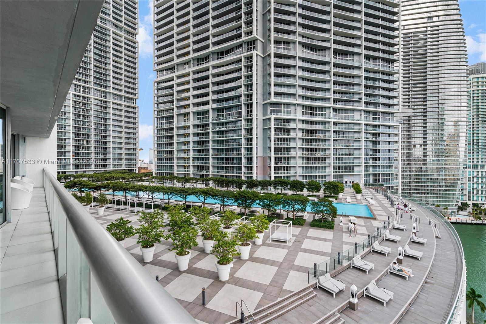 495 Brickell Ave # 1702