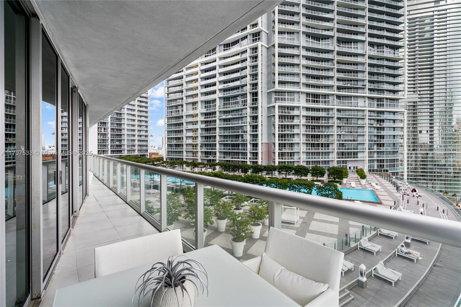 495 Brickell Ave # 1702