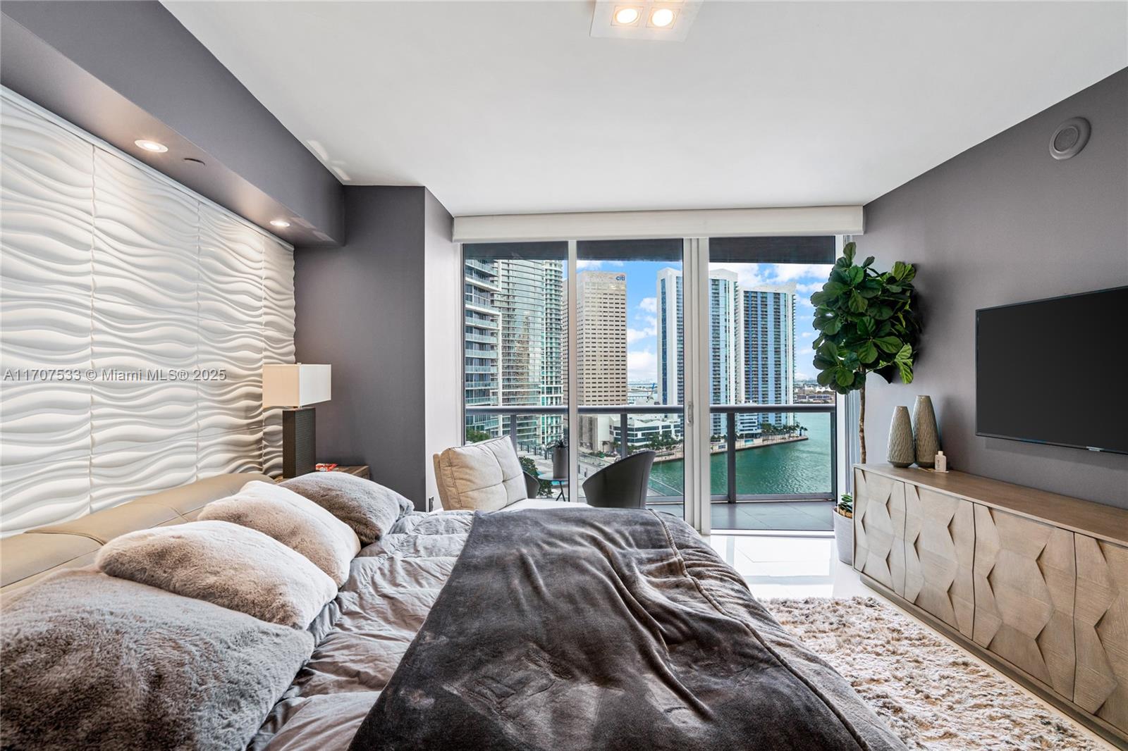 495 Brickell Ave # 1702