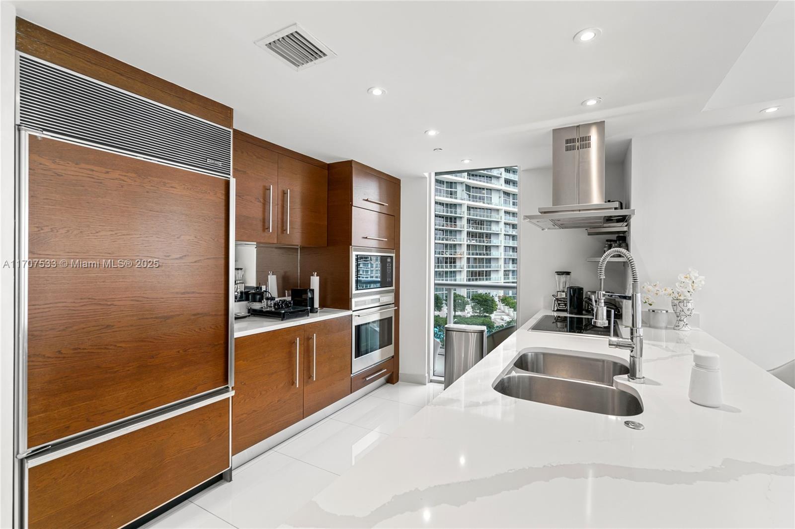 495 Brickell Ave # 1702