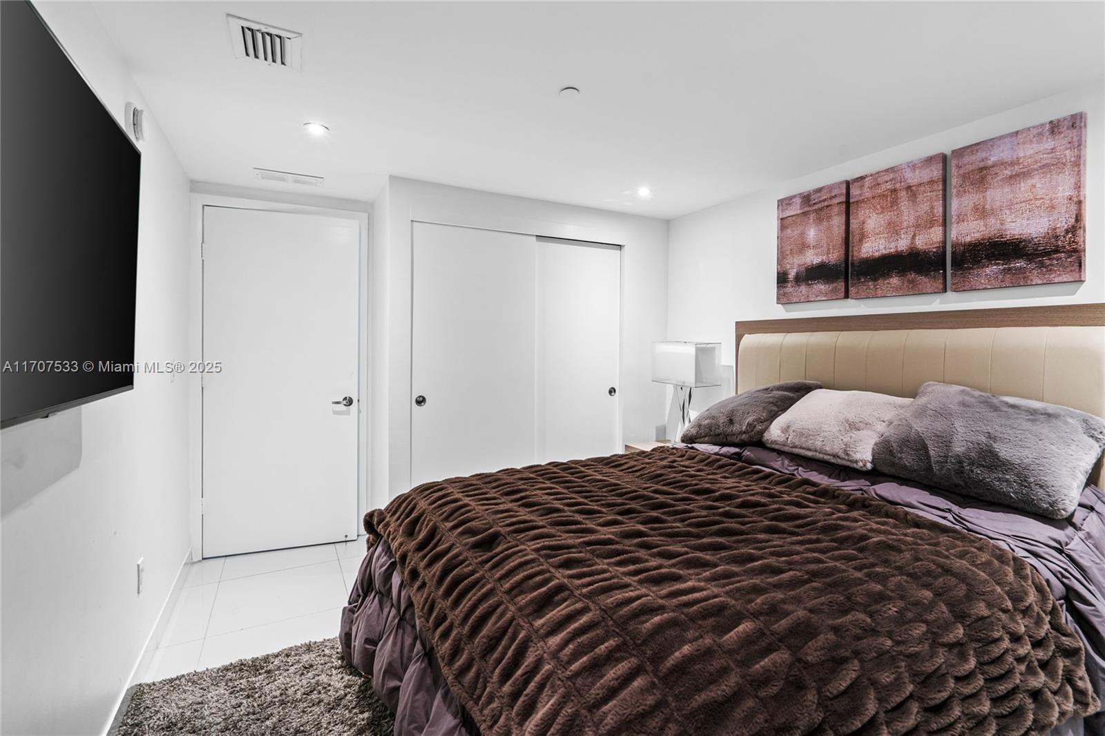 495 Brickell Ave # 1702