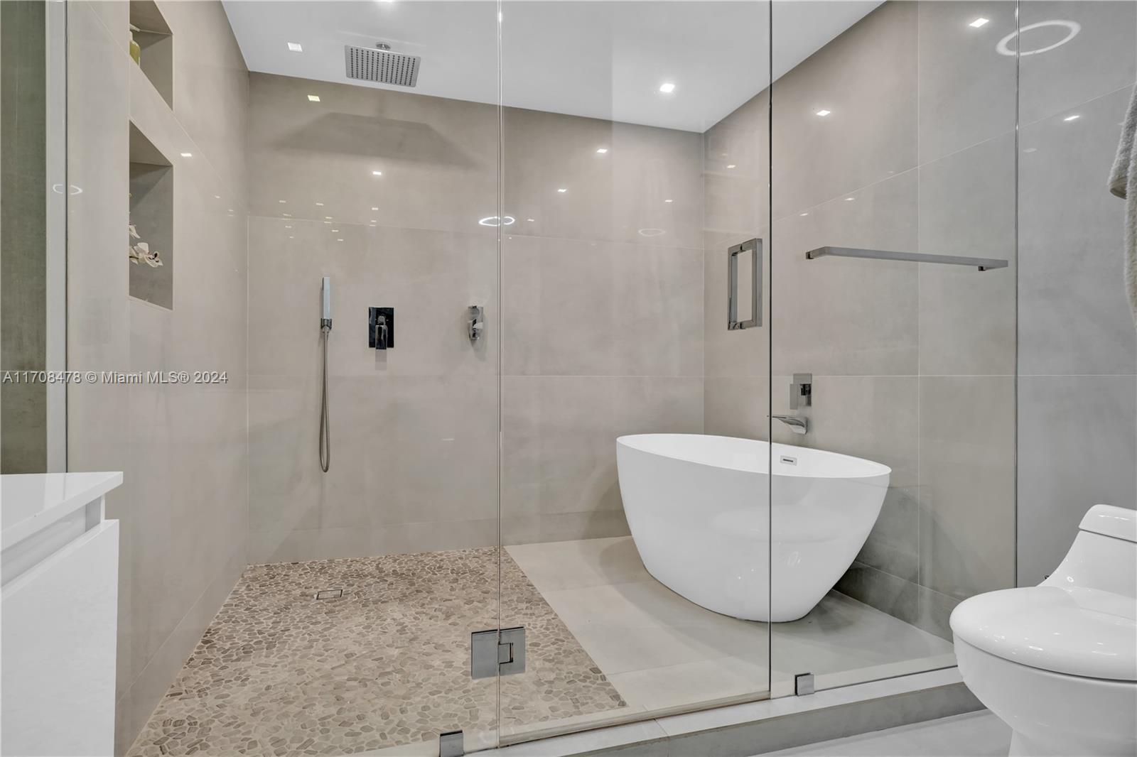 1900 N Bayshore Dr # 4015