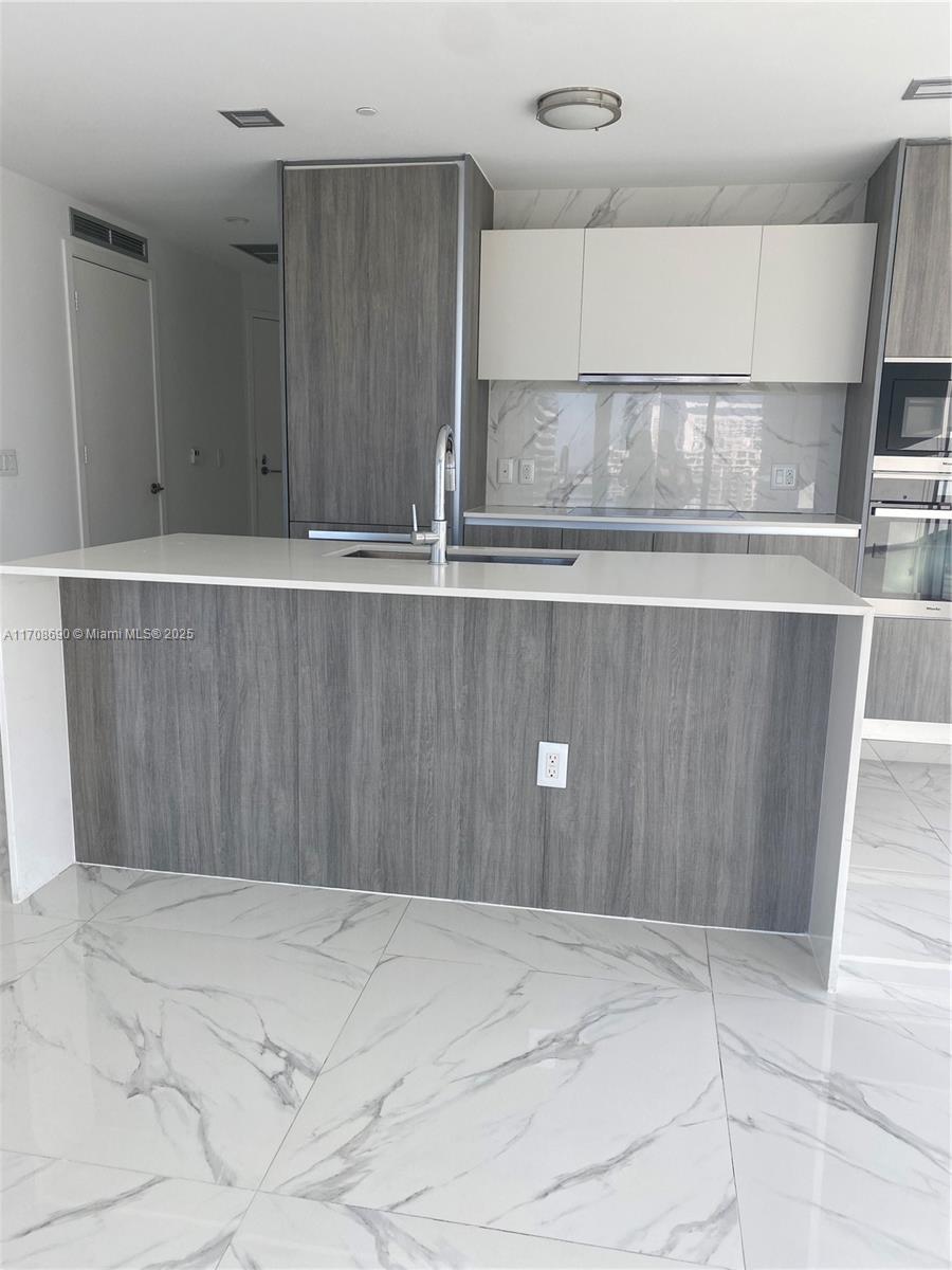 2900 NE 7th Ave # 2401