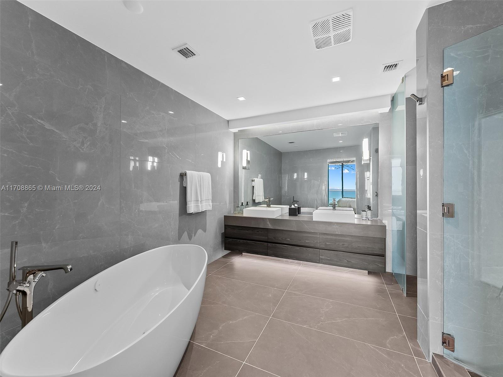 1116 N Ocean Blvd Unit: LPH05