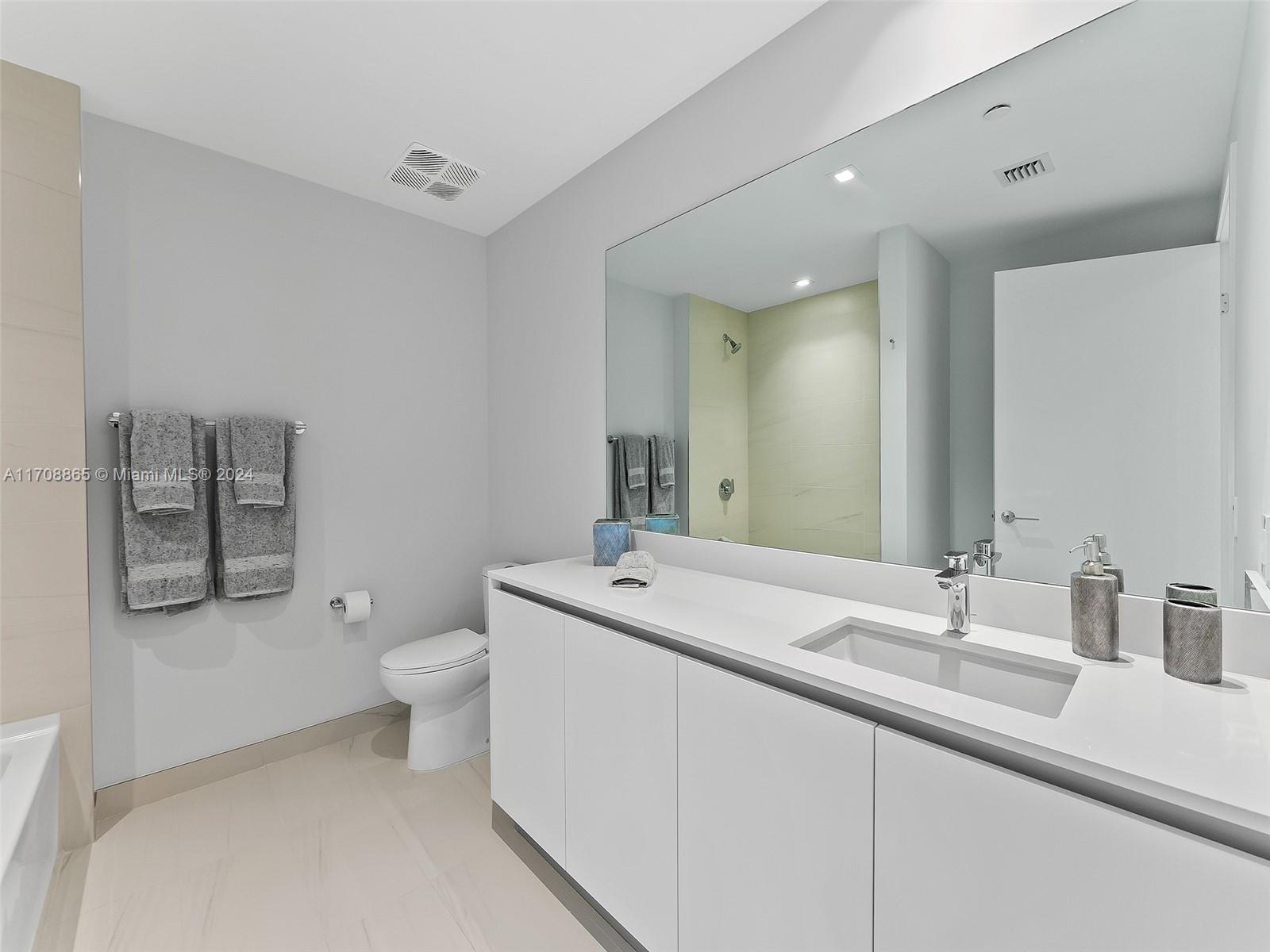 1116 N Ocean Blvd Unit: LPH05