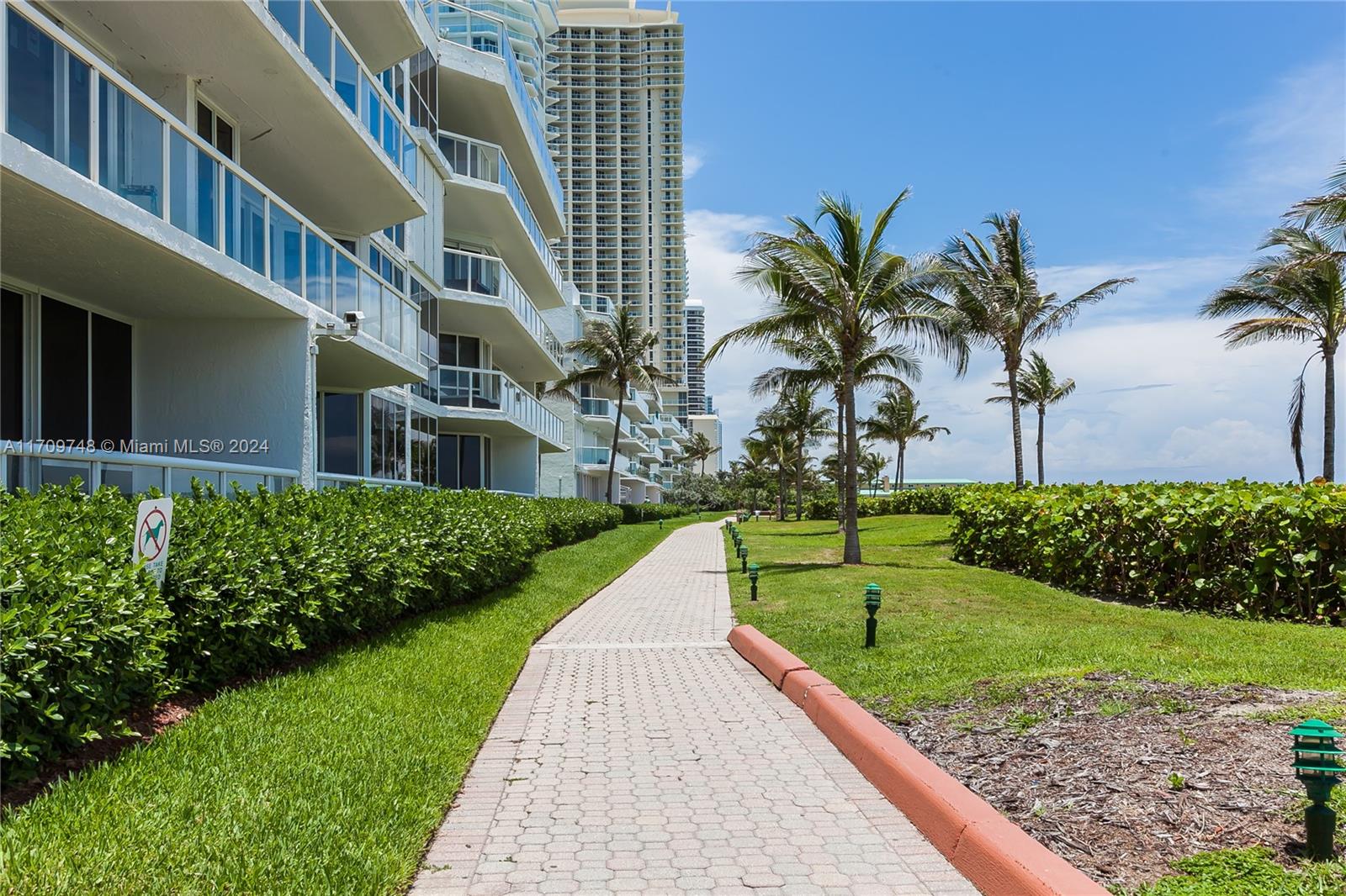 16500 Collins Ave # 1752
