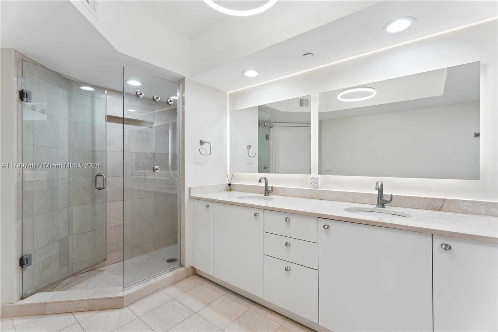 16500 Collins Ave # 1752
