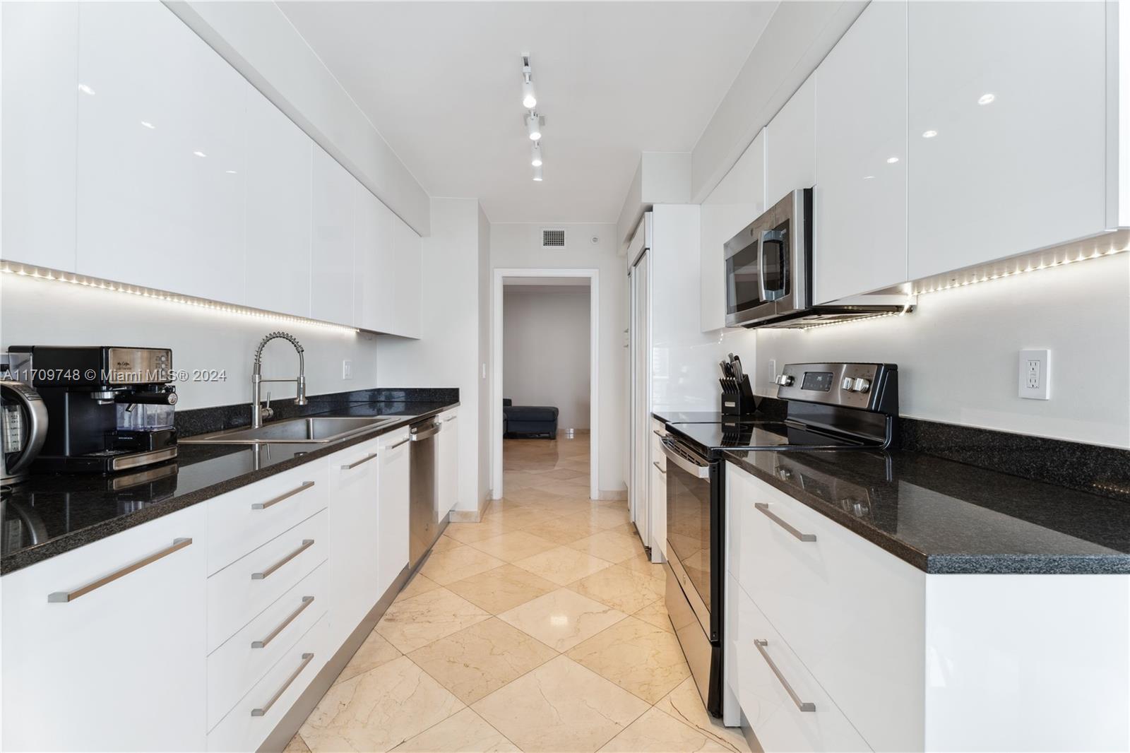 16500 Collins Ave # 1752