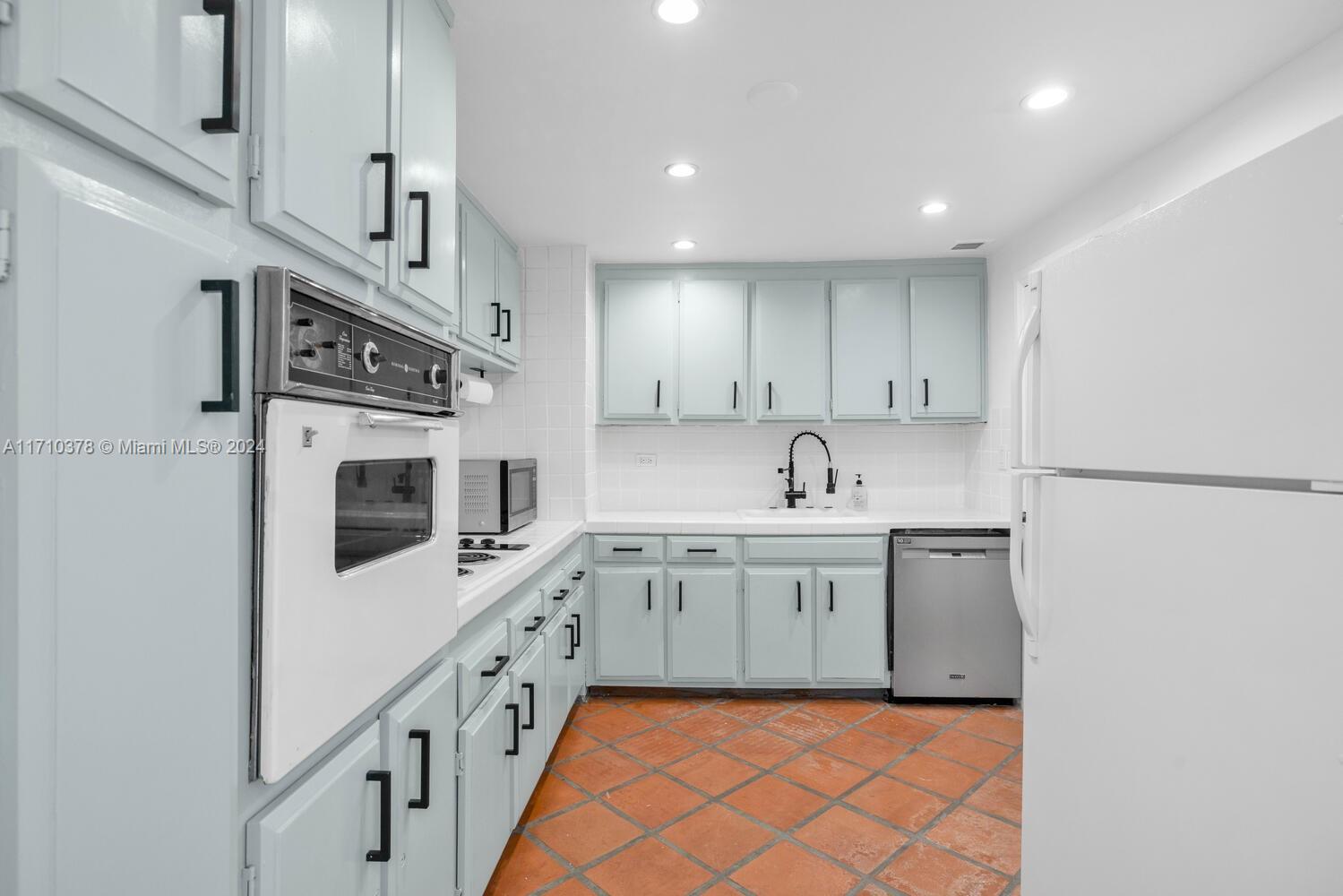 2451 Brickell Ave # 11N