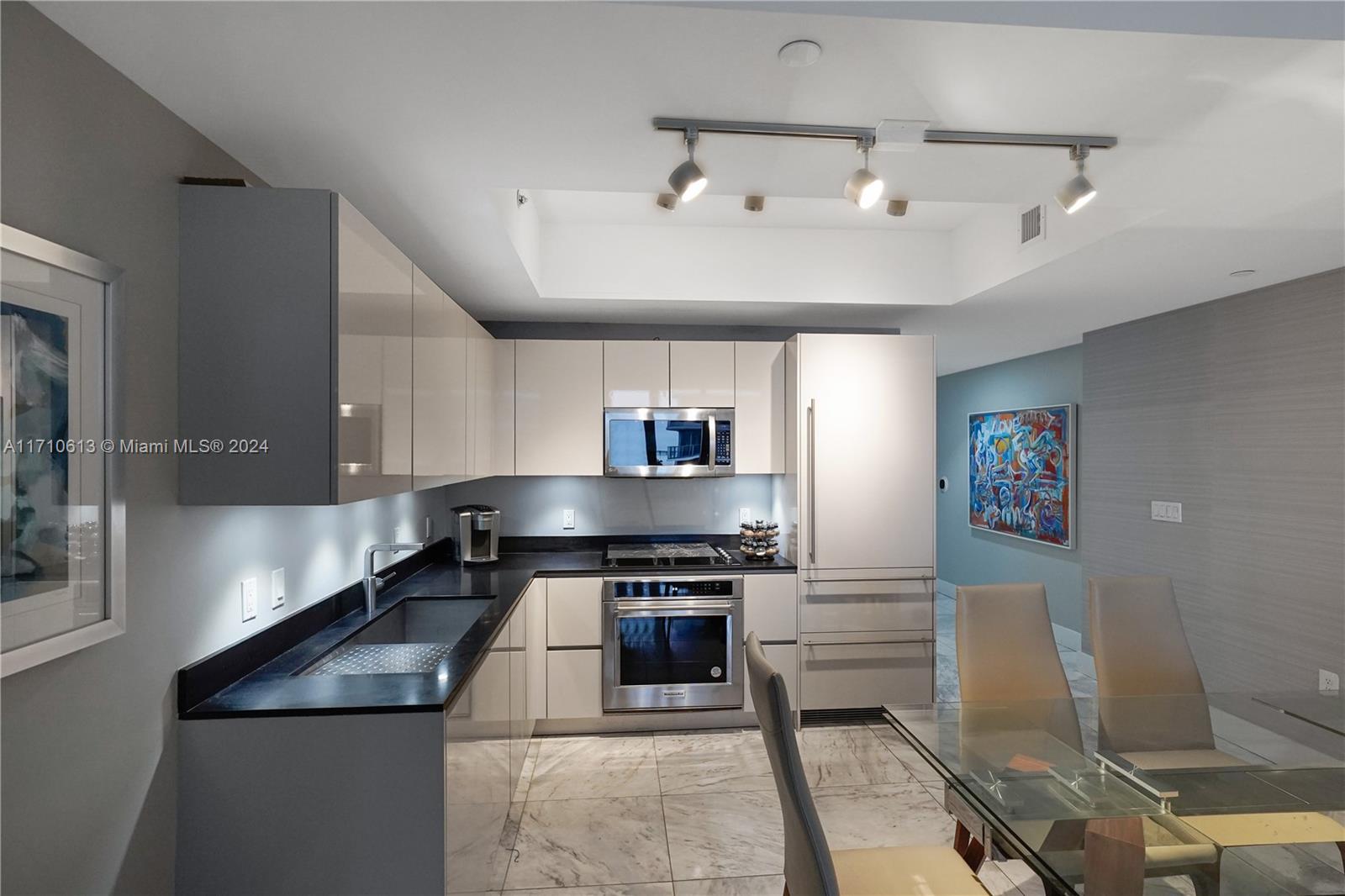 1010 Brickell Ave # 3911