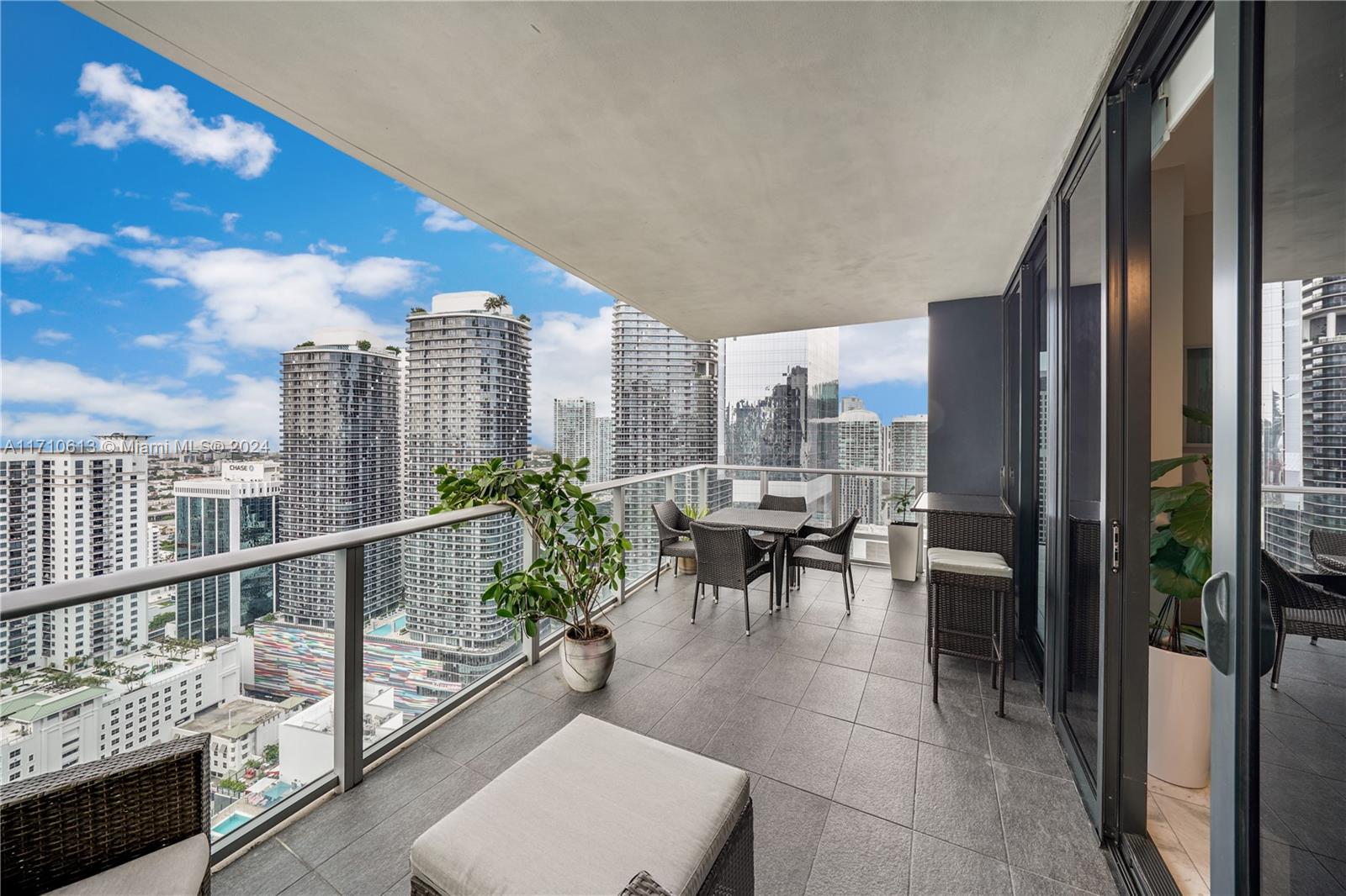 1010 Brickell Ave # 3911