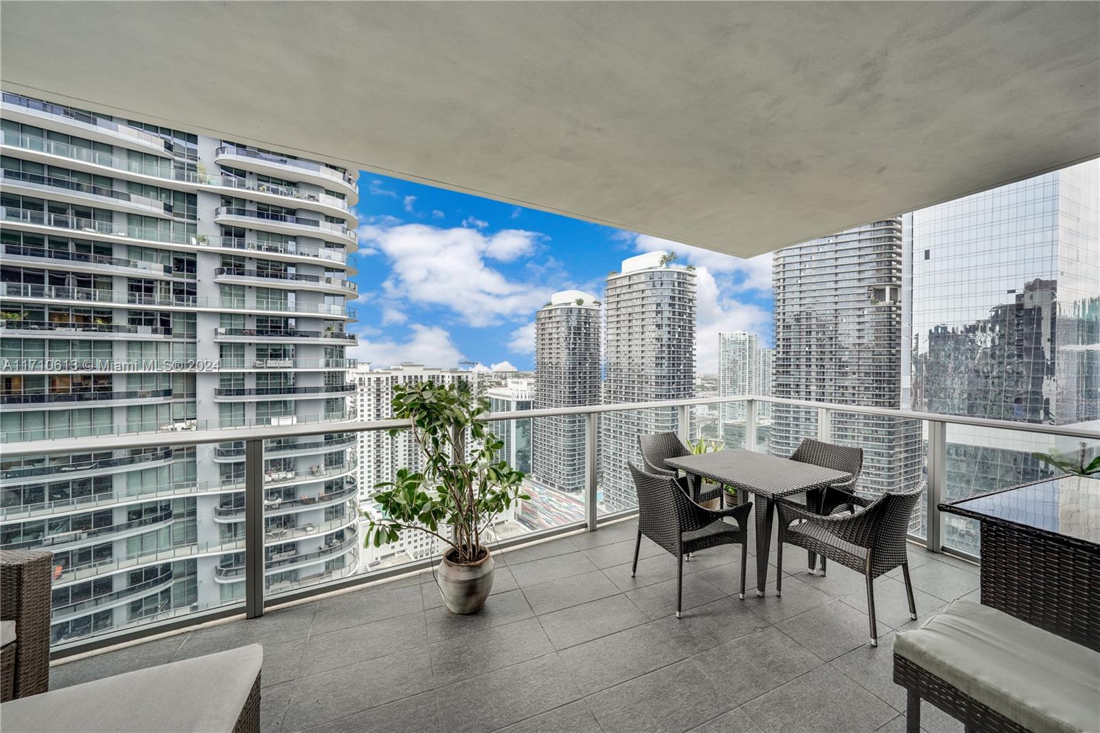 1010 Brickell Ave # 3911