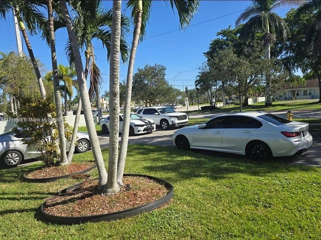 453 Lakewood Cir # B