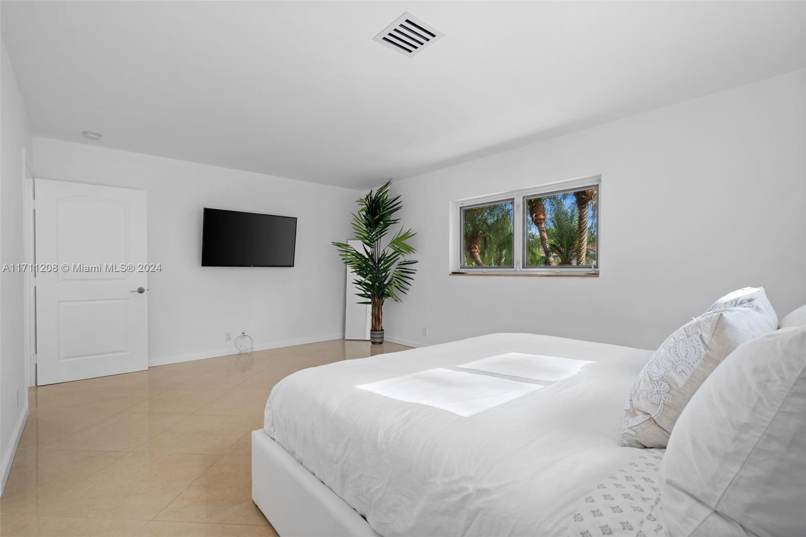 1144 Adams St Unit: .