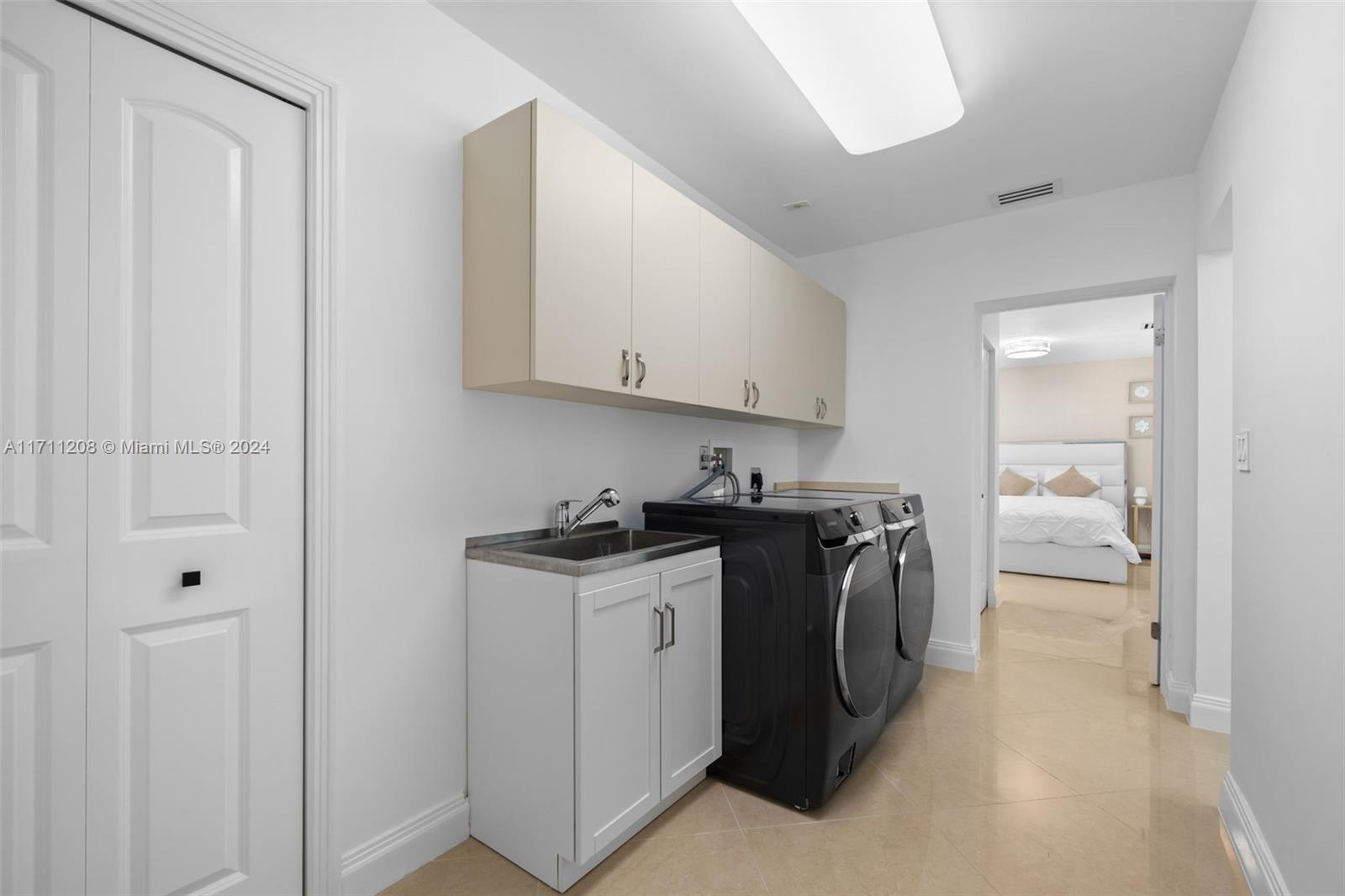 1144 Adams St Unit: .