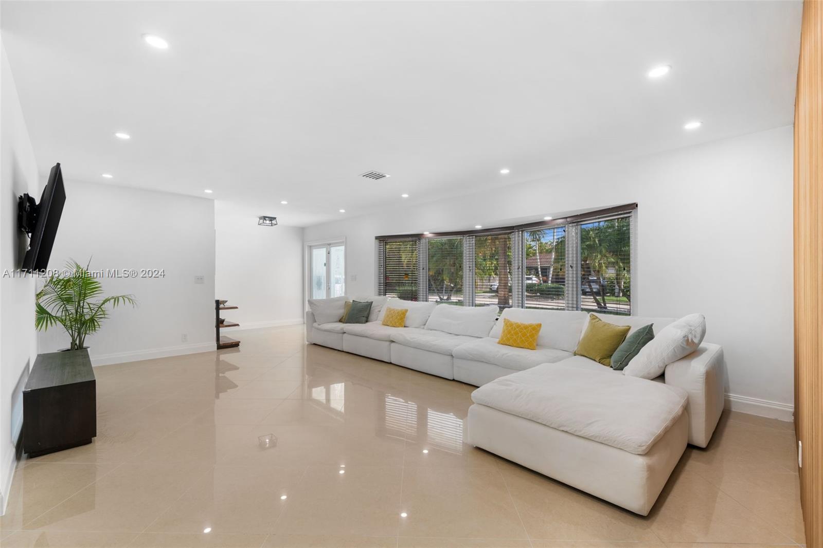 1144 Adams St Unit: .