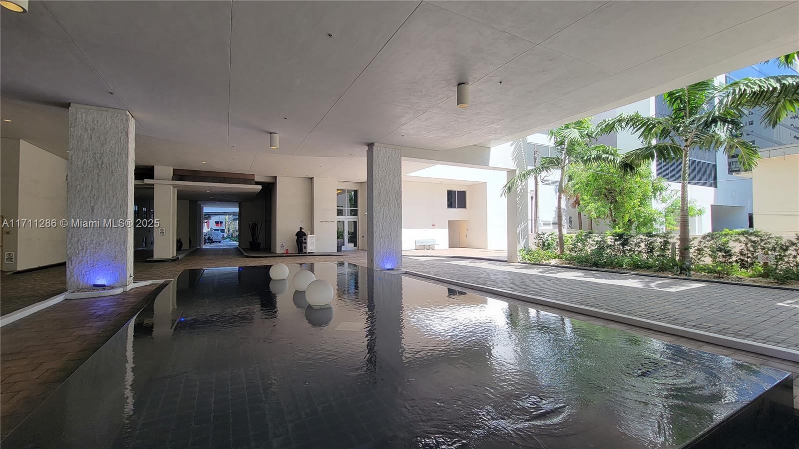 1060 Brickell Ave # 1803