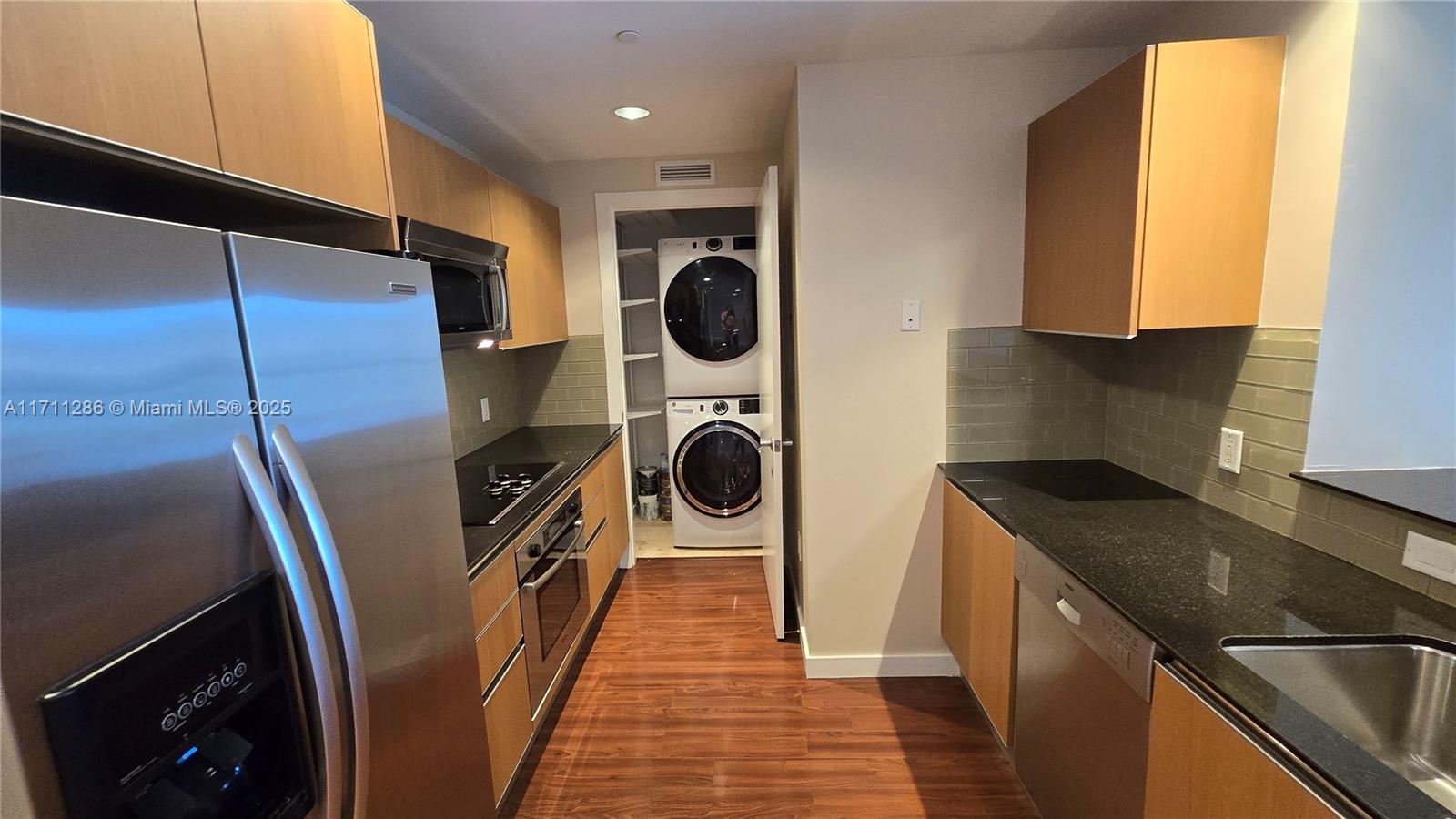 1060 Brickell Ave # 1803