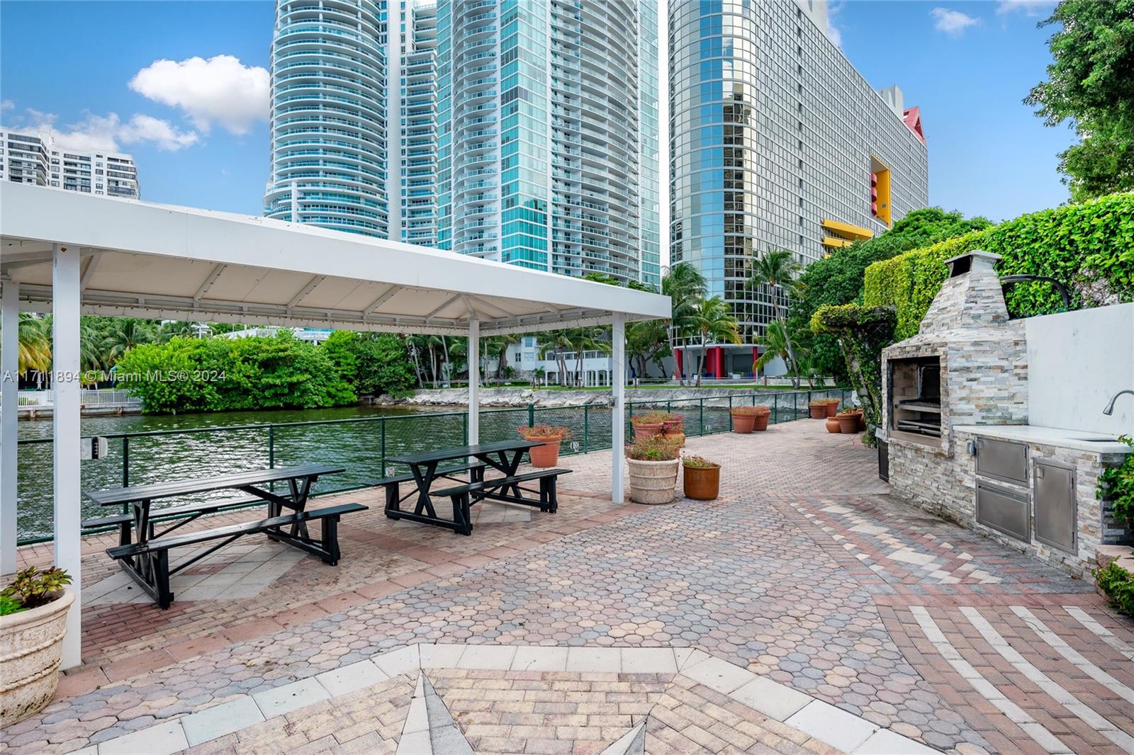 1925 Brickell Ave # 1112