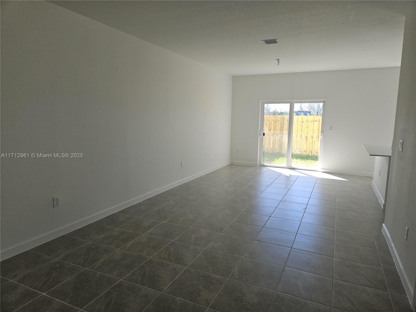2530 SE 29th St Unit: .