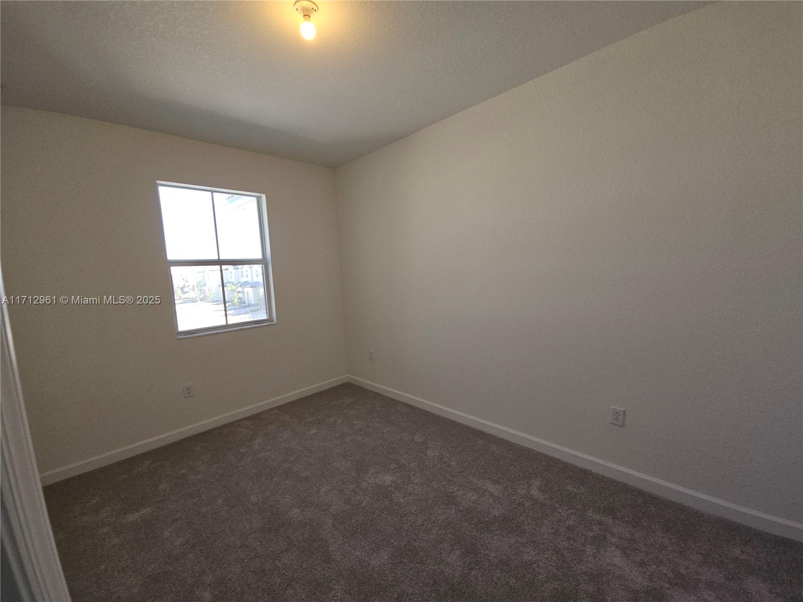 2530 SE 29th St Unit: .