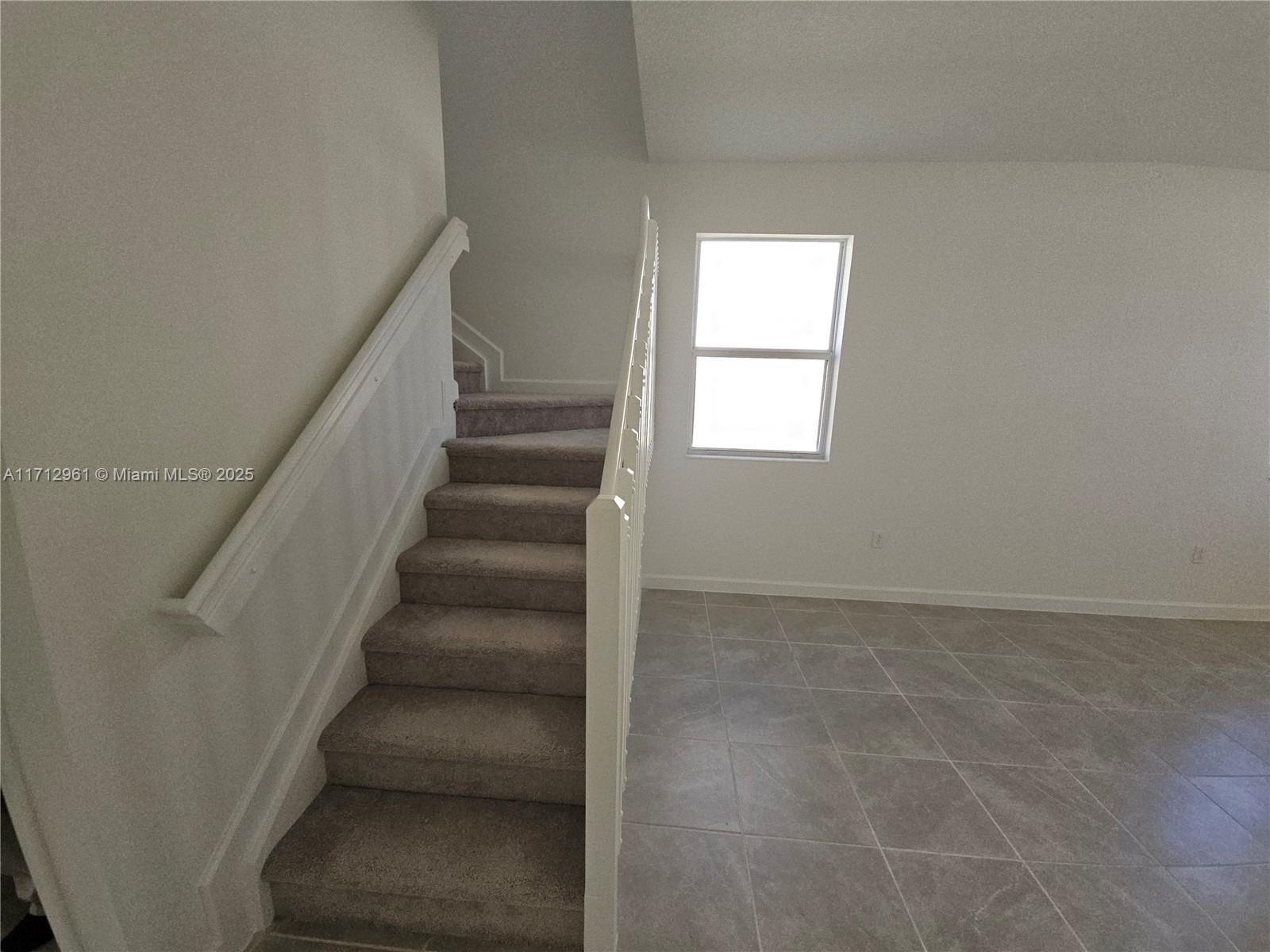 2530 SE 29th St Unit: .