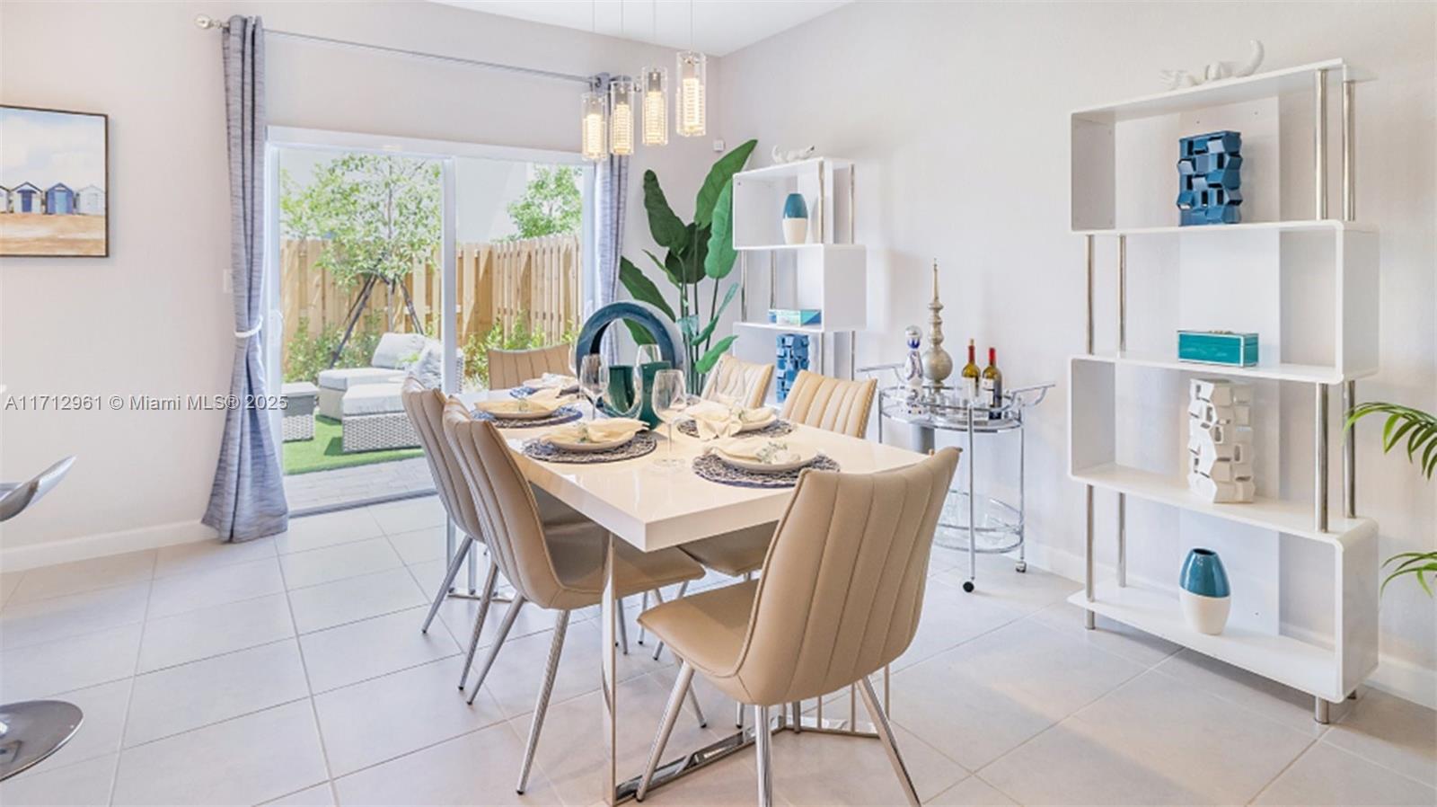 2530 SE 29th St Unit: .