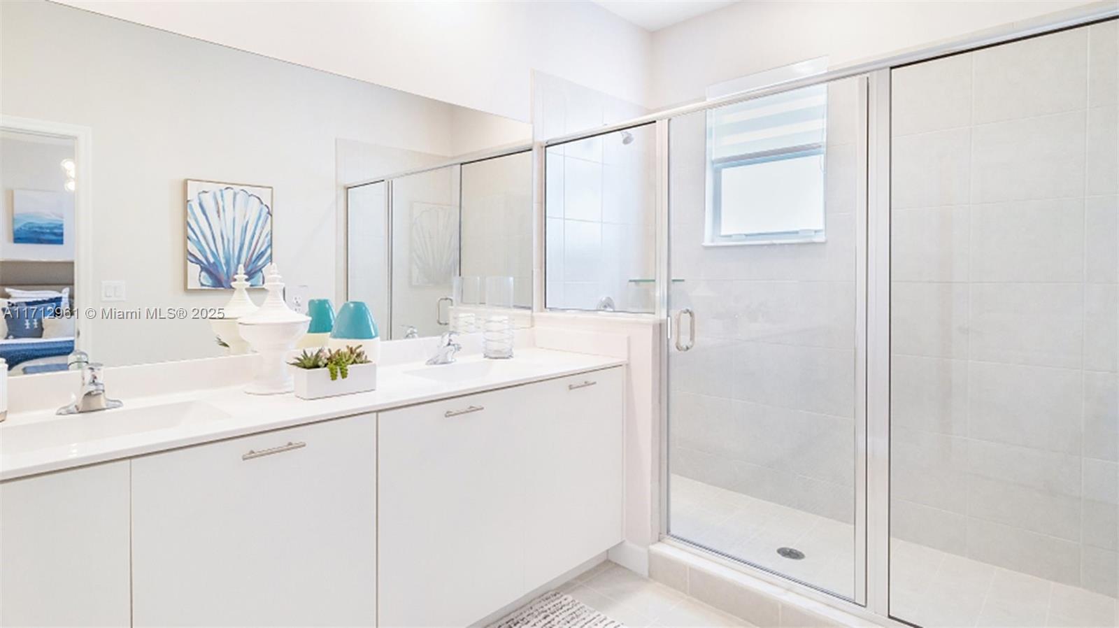 2530 SE 29th St Unit: .